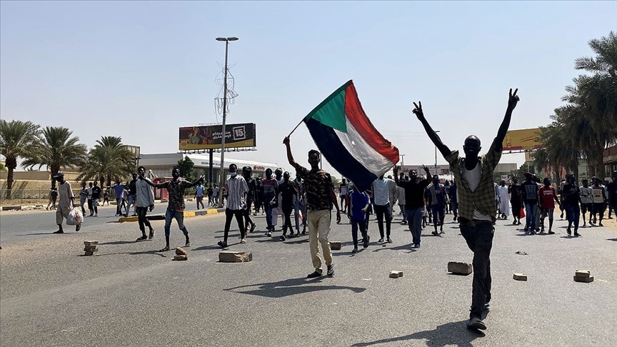 SUDAN'DA 'DARBE KARŞITI' GÖSTERİLER SÜRÜYOR